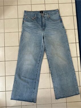 Wide-Leg Crop Light Wash Straight-Leg Jeans